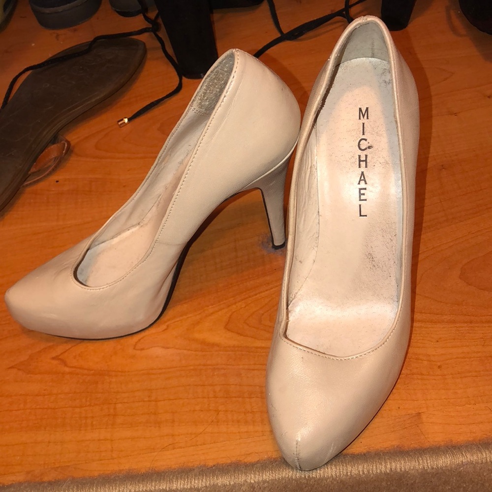 Nude heels size 6 Michael